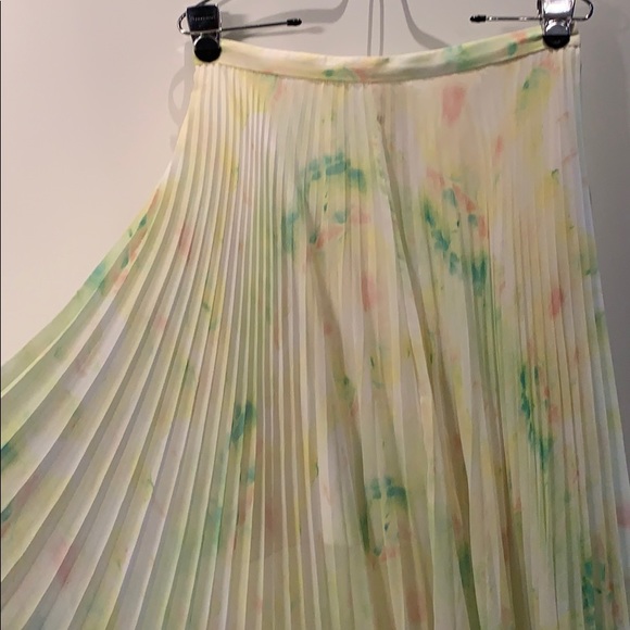 Alice + Olivia floral print maxi skirt - Picture 4 of 7